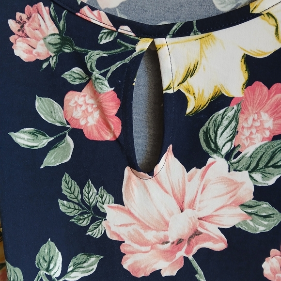 Short sleeve floral stretch shirt  women’s blouse Size 2X - Picture 4 of 11